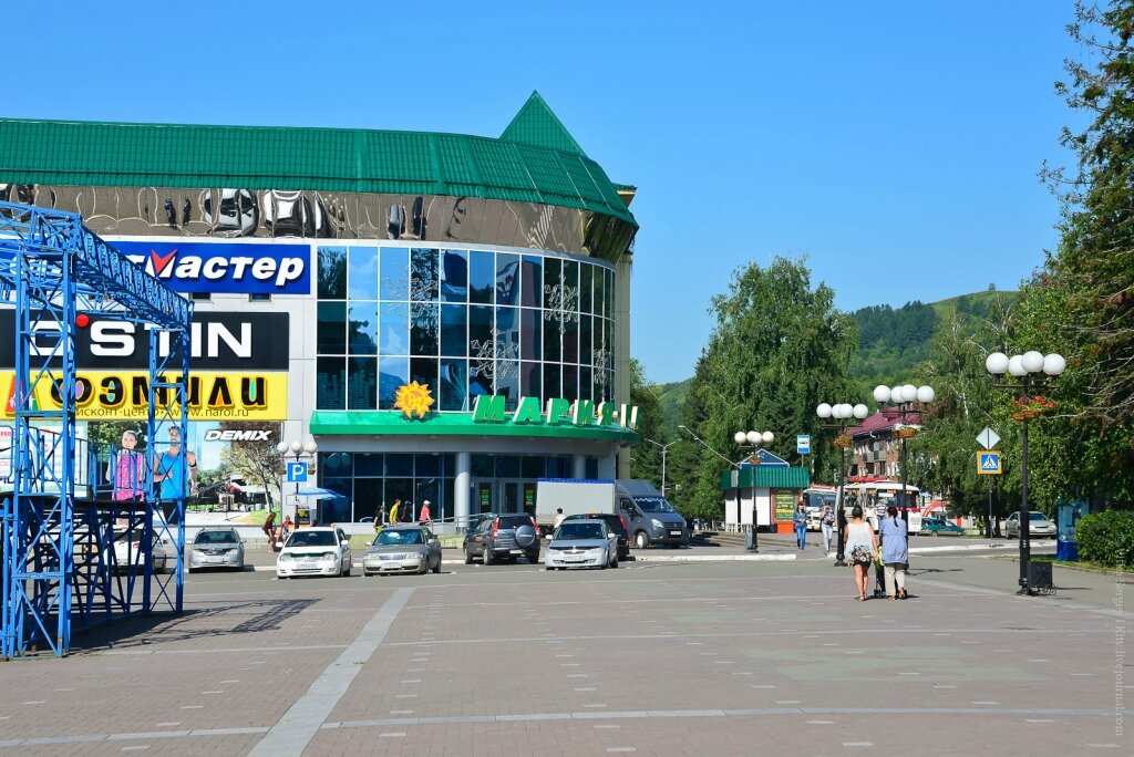 Помещение горно алтайск. Горно Алтайск. Город Горно-Алтайск. Горно Алтайск 2000 год. Архитектура Горно-Алтайск.