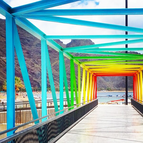 Радужный мостик у пляжа Las Teresitas