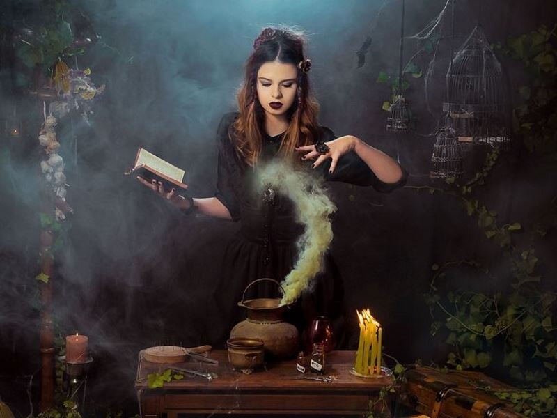 У большинства колдунов и ведьм были колдовские книги