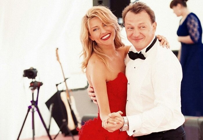 Марат Башаров. Известный актер не смог ужиться со своей женой Екатериной Захаровой. Со слов супруги, виной всему алкоголь и тяжелый характер Марата.