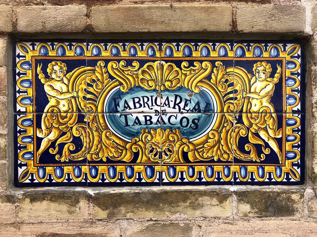 Табличка "Королевская табачная фабрика"