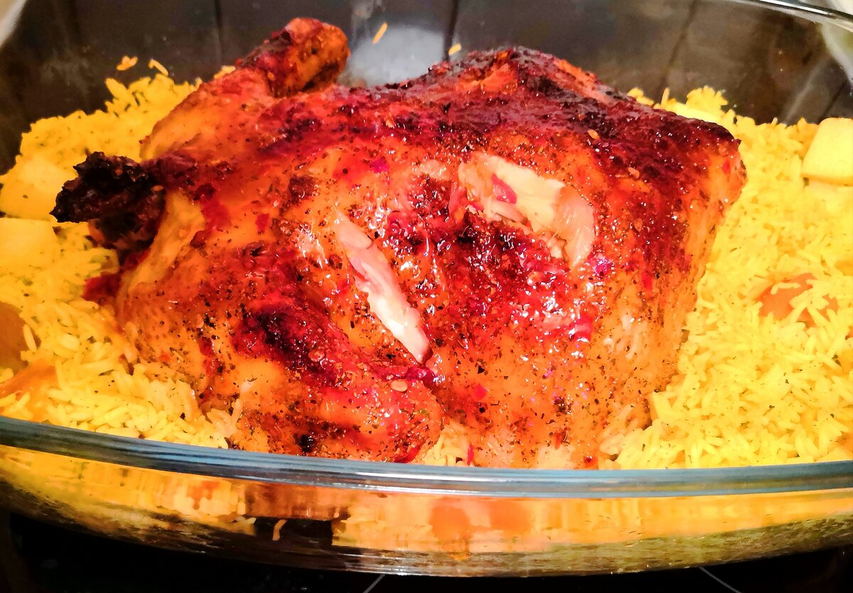 Курица фаршированная рисом с курагой и айвой