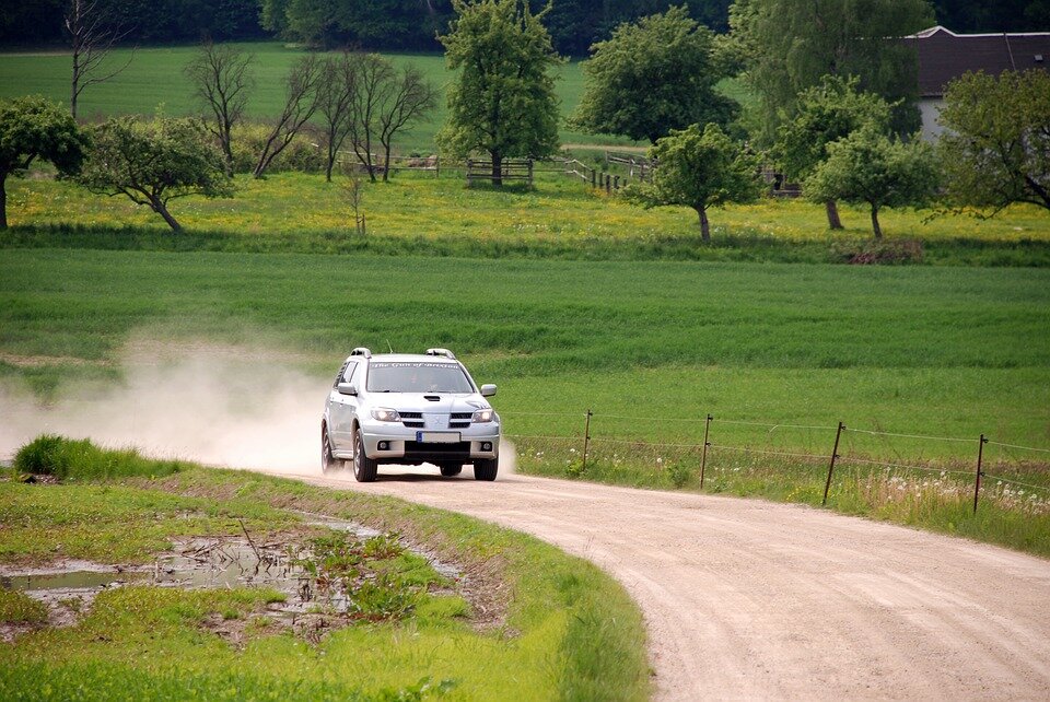 Вот по таким дорогам без проблем проедут автомобили с AWD...