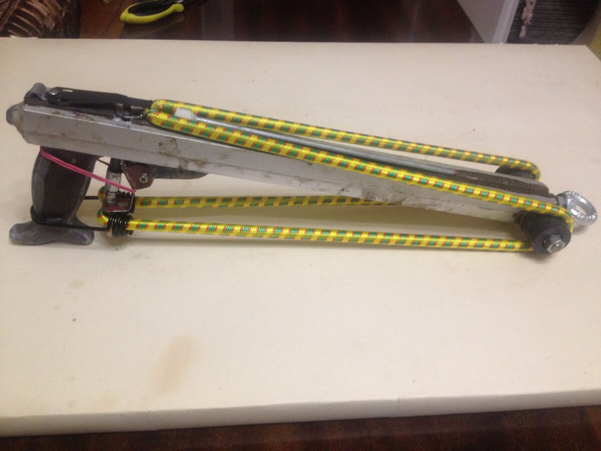 Ручка алюминиевая от старой советской пилы.