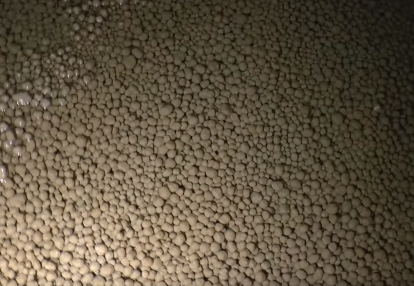 Так называемый "Пещерный жемчуг" - это природное образование. 