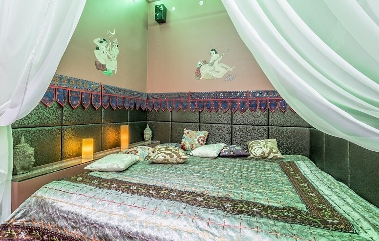 Огромная кровать