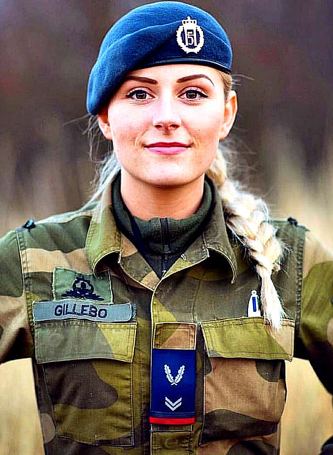 Девушки по желанию несут службу наравне с мужчинами