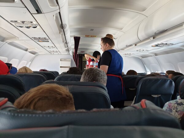 Чем кормят на борту самолёта летящего на Кипр