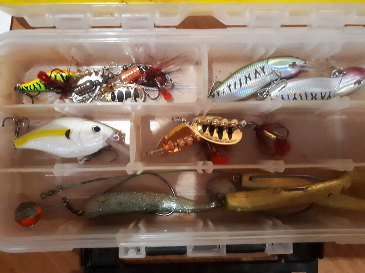 Набор спиннинговых приманок на рыбалку