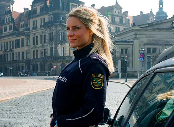 Это конечно не она, но похожа)