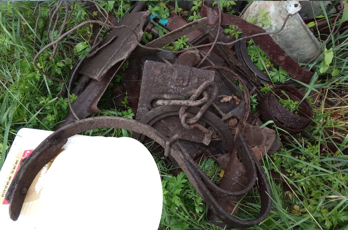 Все это я нашел на месте старинного дома.