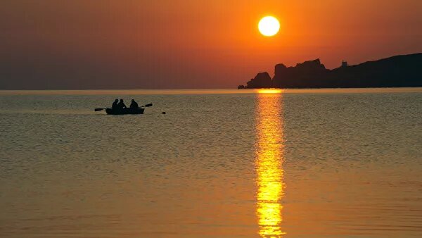  © РИА Новости / Алексей МальгавкоПерейти в фотобанкСИМФЕРОПОЛЬ, 29 сен – РИА Новости. Жителя Москвы объявили в розыск в Крыму, по предварительной информации, он мог выходить в море на моторной резиновой лодке, сообщает пресс-служба МВД по Республике Крым.21 сентября, 10:53В Азовском море нашли пропавший катер с людьми"Разыскивается без вести пропавший Гуральник Илья Сергеевич... 1978 года рождения, житель города Москва, который, по предварительной информации, мог выходить в море на резиновой лодке с мотором в районе села Поповка Сакского района", - говорится в сообщении.По данным ведомства, мужчина не выходит на связь с 10 сентября. Его местонахождение неизвестно.
 ССЫЛКА НА ИСТОЧНИК https://ria.ru/20190929/1559250523.html