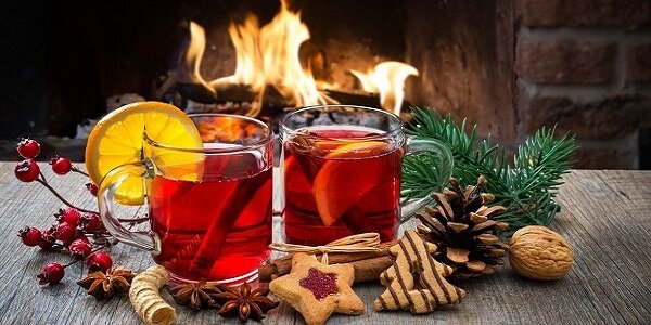 Среди новинок рынка – составы с ароматом хвои и ванили, апельсинов и роз. Встречаются варианты с запахом леса и даже дыма. К сожалению, воссоздать настоящую атмосферу рождественских праздников или выезда на шашлыки им не под силу.