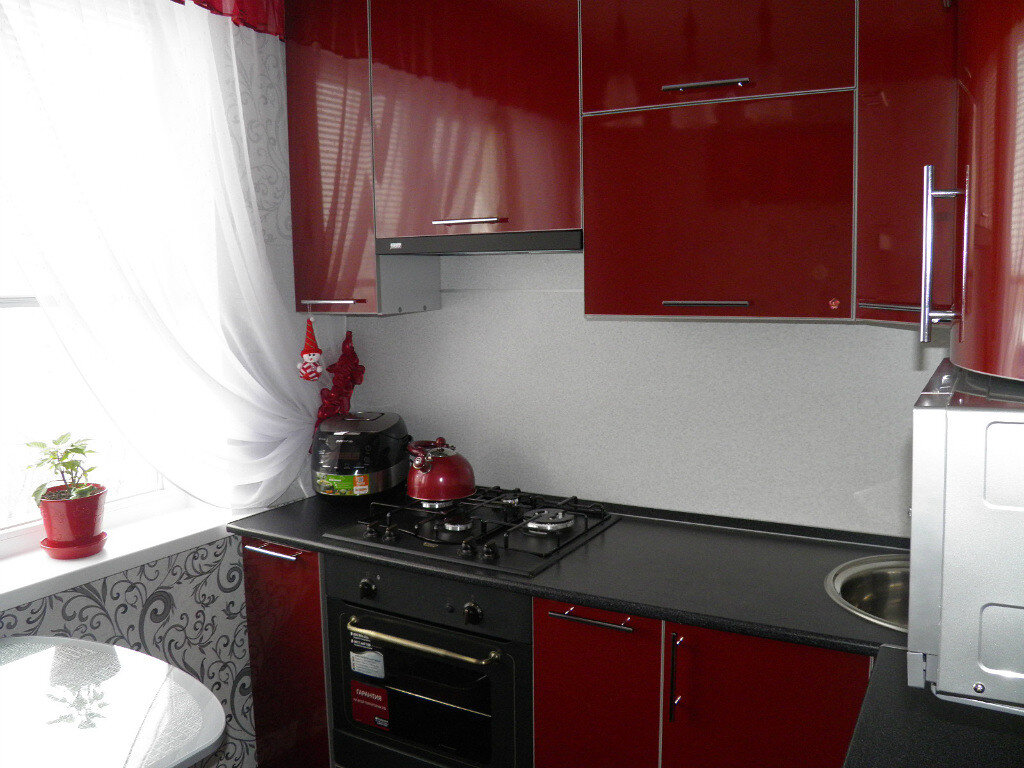 Красная кухня в интерьере в хрущевке (44 фото)