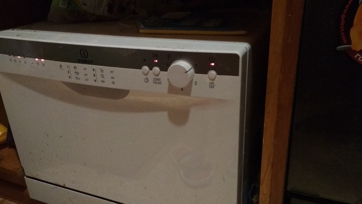 Пример размещения посудомоечной машины под раковиной