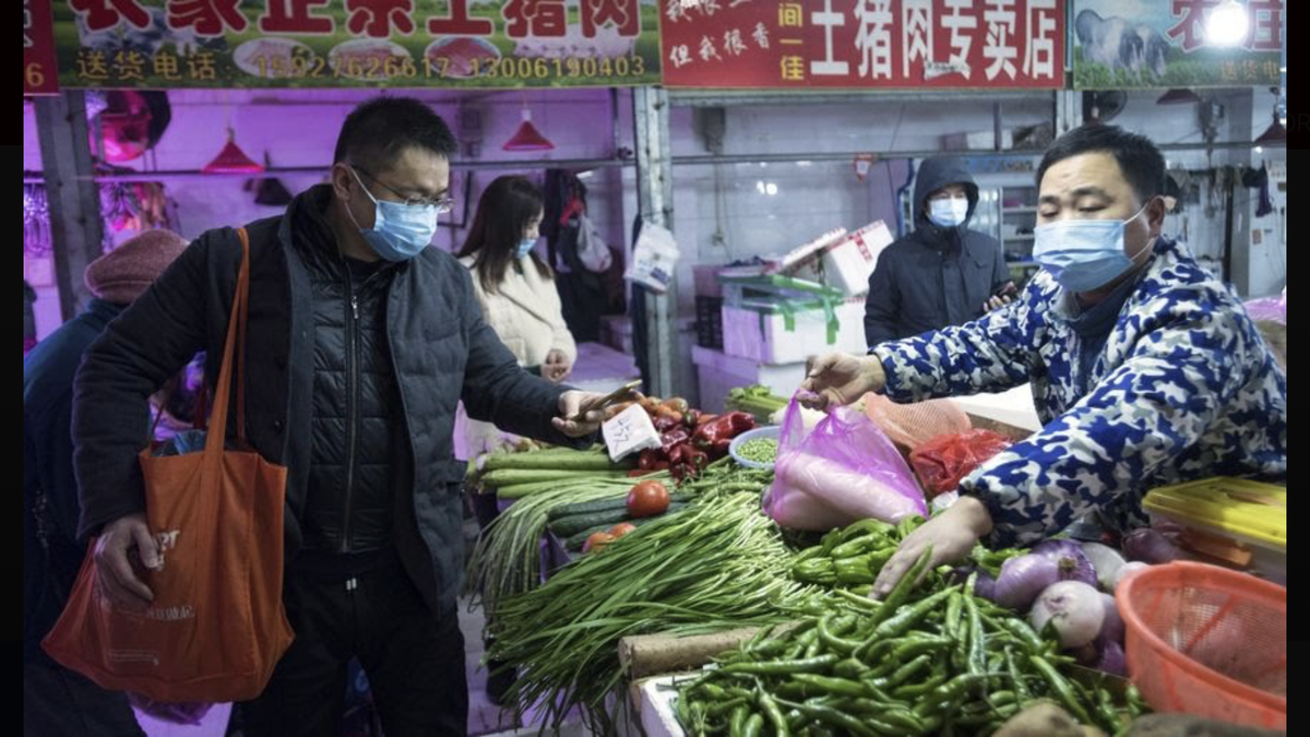 Китайцы начинают, выигрывают... и снова едят летучих мышей. Китайские продуктовые рынки возобновили их продажу