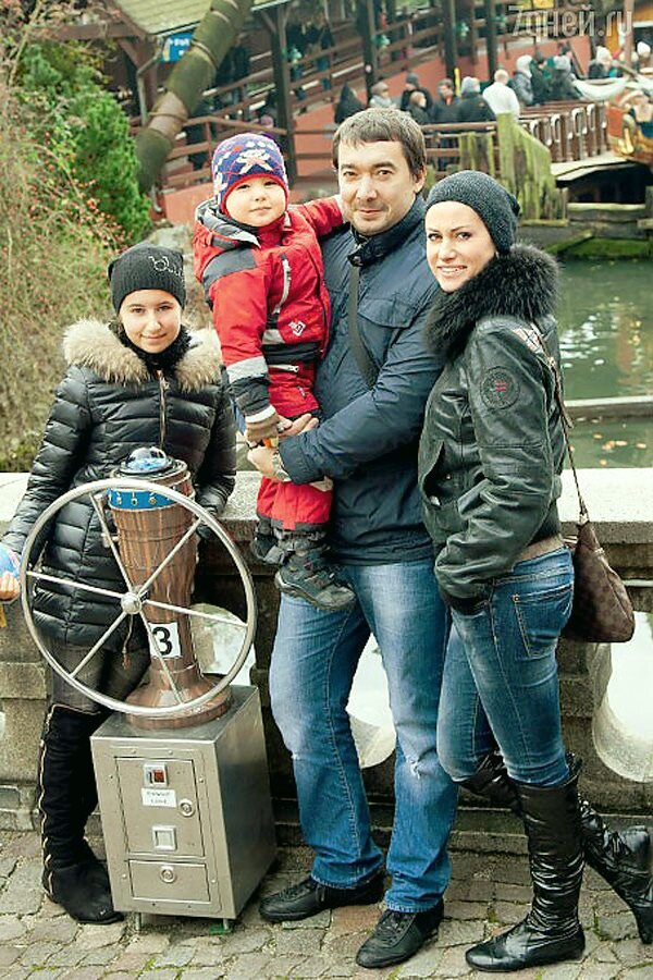 Анна Ковальчук с семьёй. Источник "Яндекс картинки"