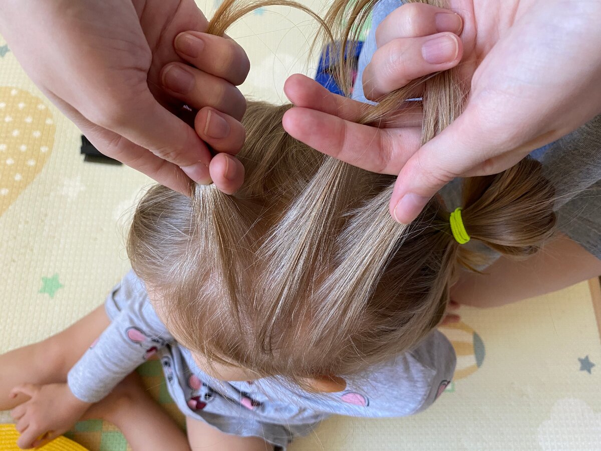 Начинаем плести сбоку обычный колосок