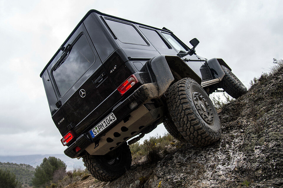 45 см клиренса делают Мерседес Гелендваген 4х4 самым высоким серийным проходимцем. 