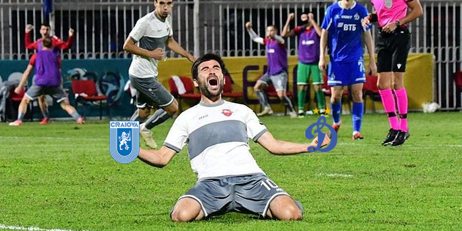 В правой руке эмблема румынского "Университатя", первого соперника в Лиге Европы "Локомотива" из Тбилиси. Сухарулидзе сумел забить и тем и другим