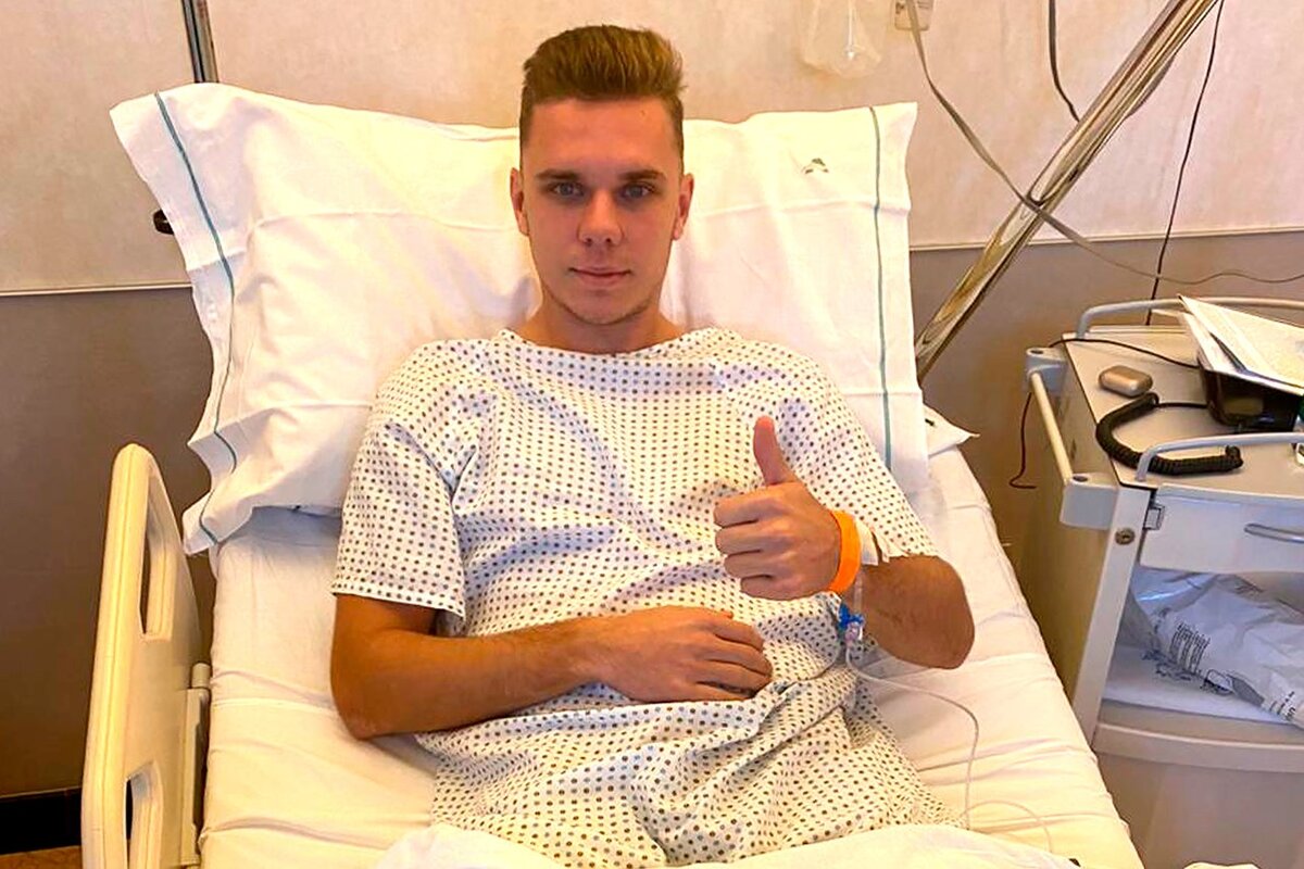 Сегодня полузащитник красно-белых Максим Глушенков перенес операцию в римской клинике. Ранее обследование 21-летнего игрока показало разрыв передней крестообразной связки коленного сустава.

Через несколько дней Максим должен приступить к восстановлению. В расположение «Спартака» он вернется ориентировочно через две недели.

Желаем Максу скорейшего выздоровления и возвращения на поле!