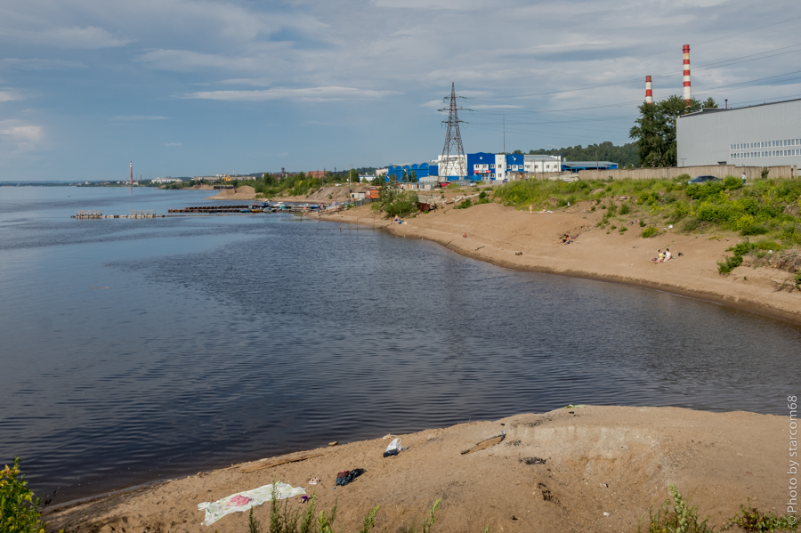 На берегах камы. Река Мотовилиха. Пермь Кама берег. Пляж КАМГЭС Пермь. Мачтобаза Пермь.