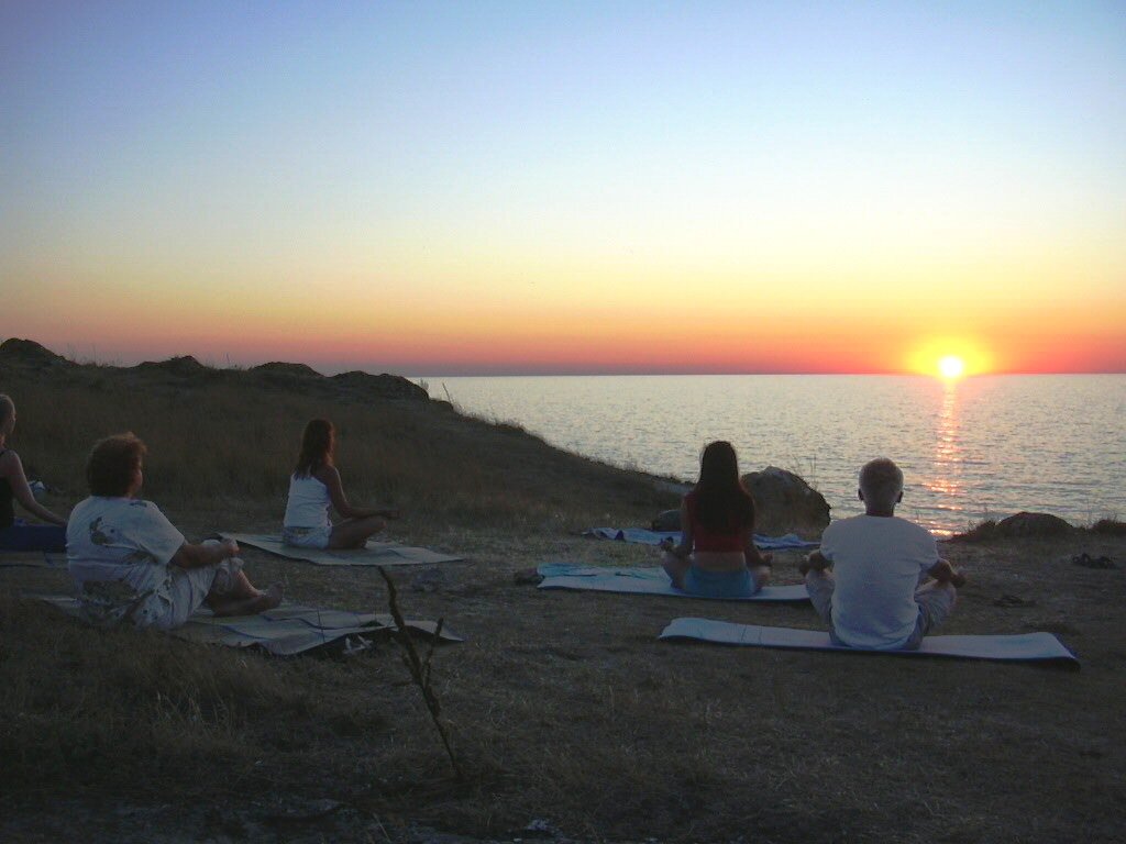 Медитация на Солнце. Фото автора с нашего йога тура в Крыму
