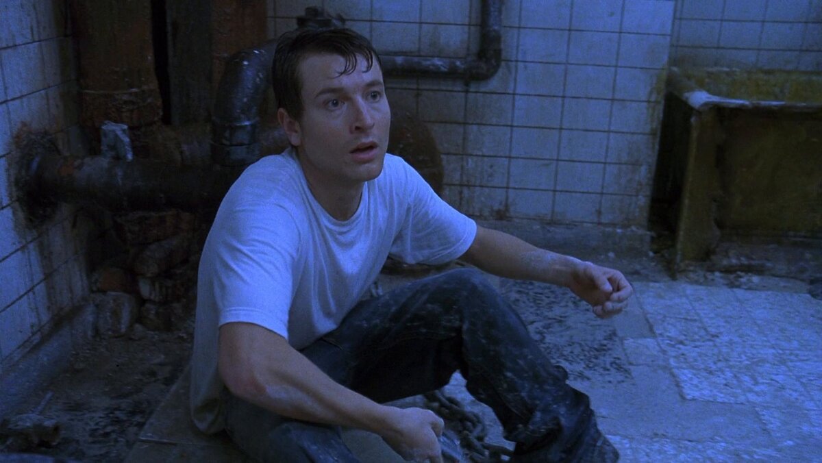 "Ключ от этой цепи был в ванной"