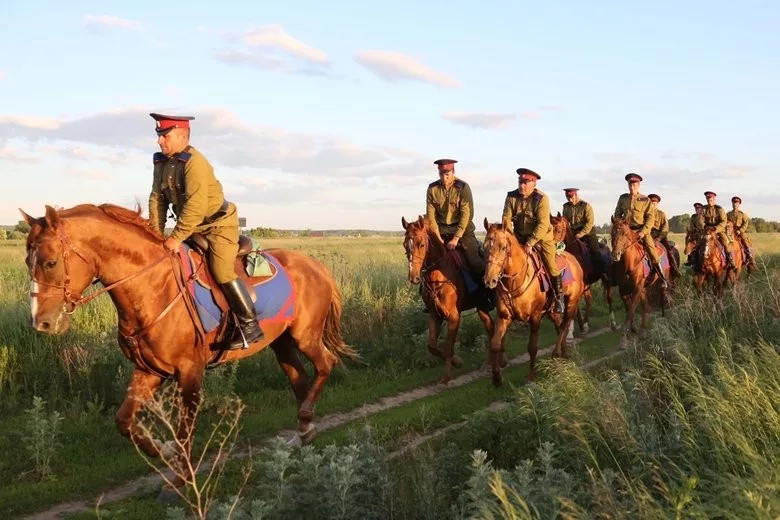 Казаки в походе картина