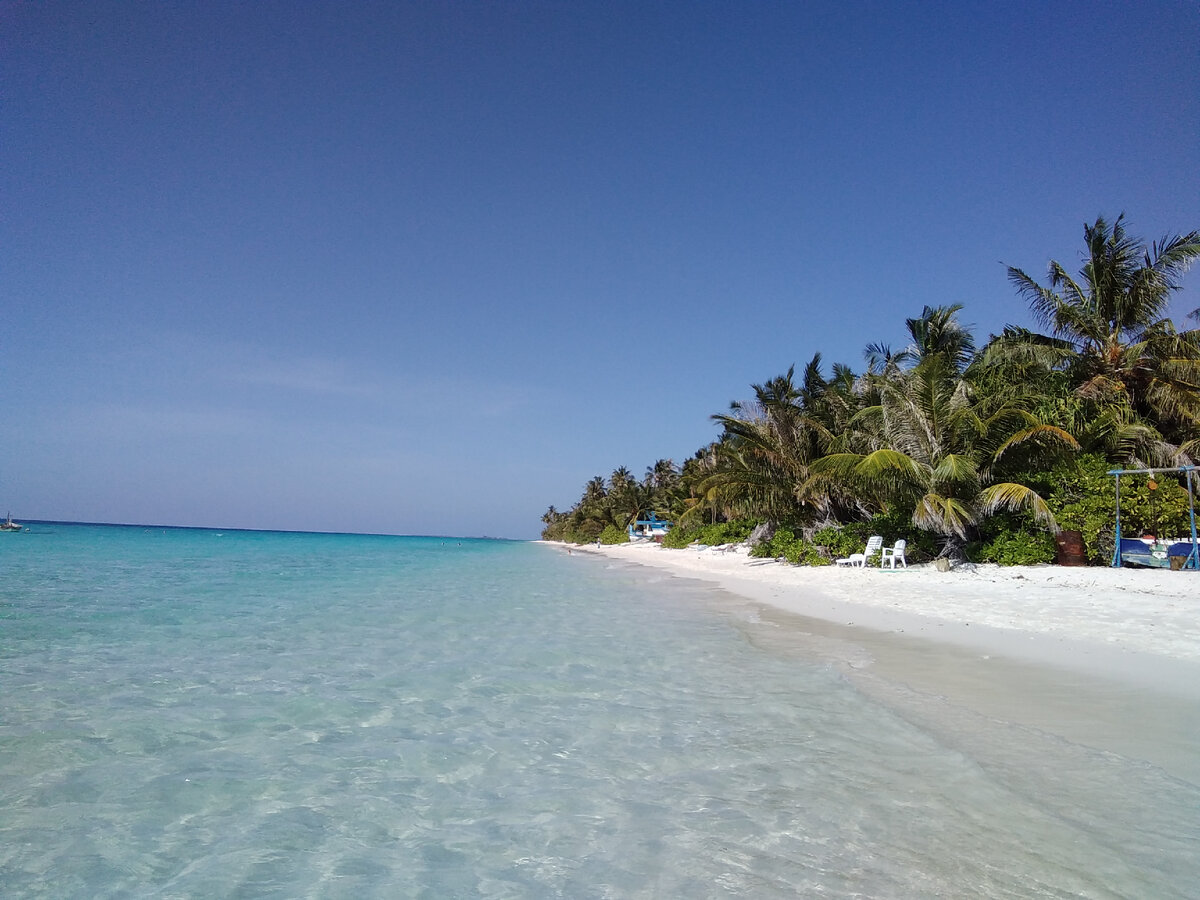 Кусочек пляжа и океан