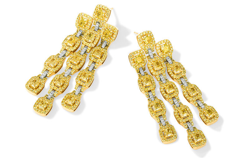 Серьги из желтого и белого золота LeVian.