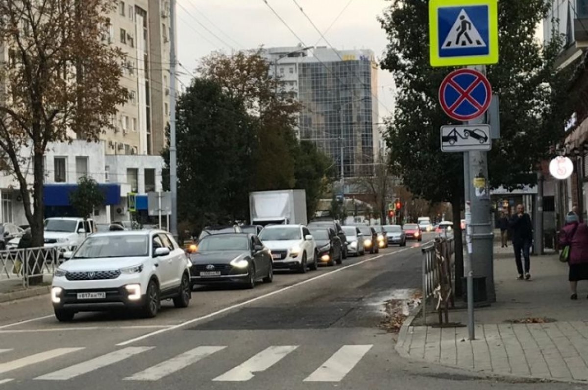    На улице Октябрьской в Краснодаре возобновили движение транспорта