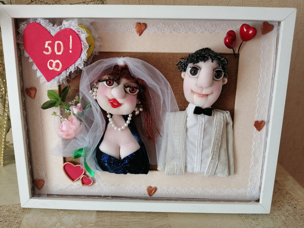 фото автора. Открытка поздравление с золотой свадьбой. Внутри сердечка текст поздравления.