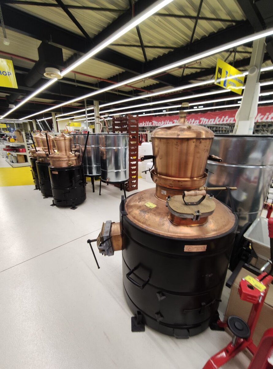 Или сделать самому. Да, ракию тут делают практически в каждом доме