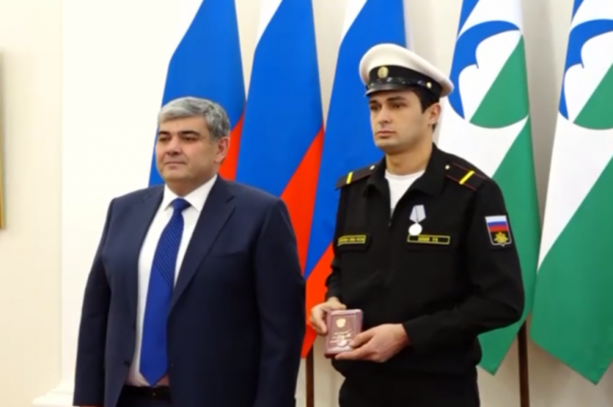    Военнослужащие и добровольцы из КБР получили медали за участие в СВО