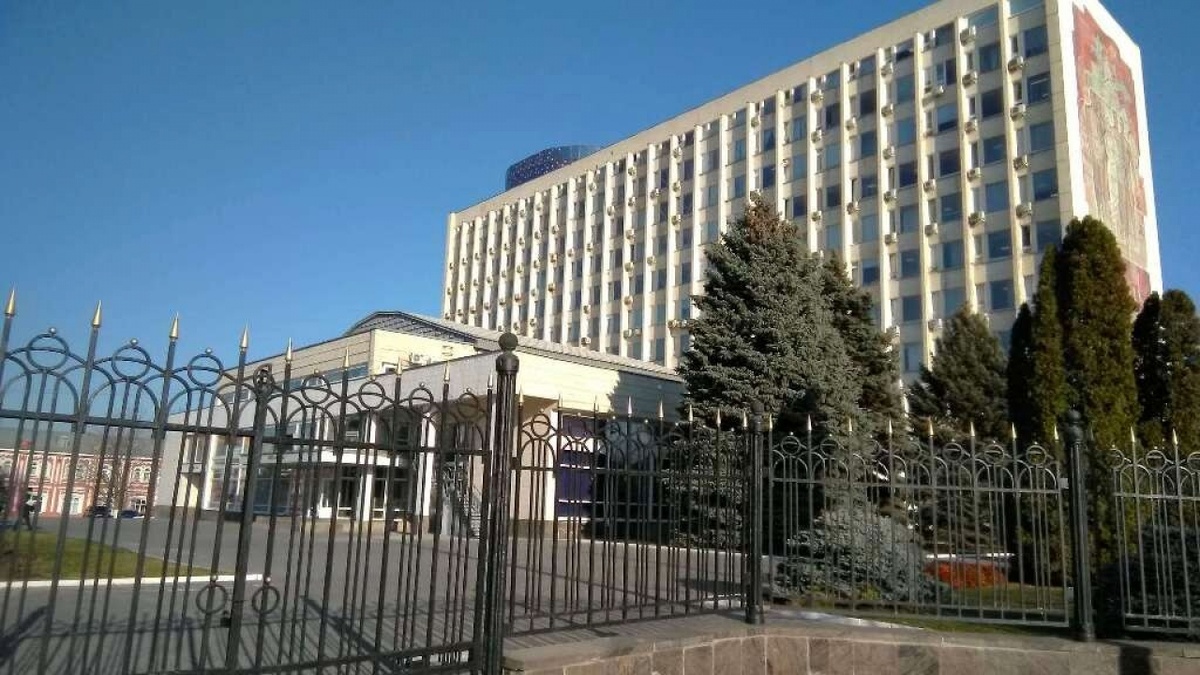    Бусаргин увеличил оклады официантам и поварам правительственной столовой Новости Саратова и области – Сетевое издание «Репортер64»