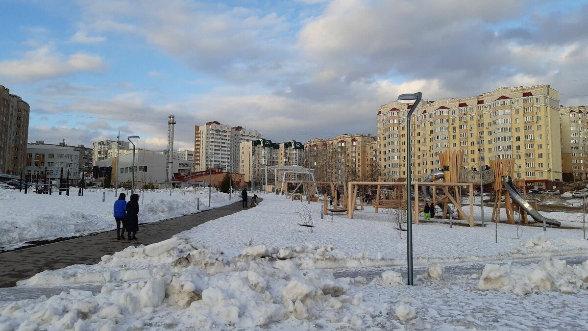     Жители «Южного» с самого начала выступают против строительства здания возле сквера.