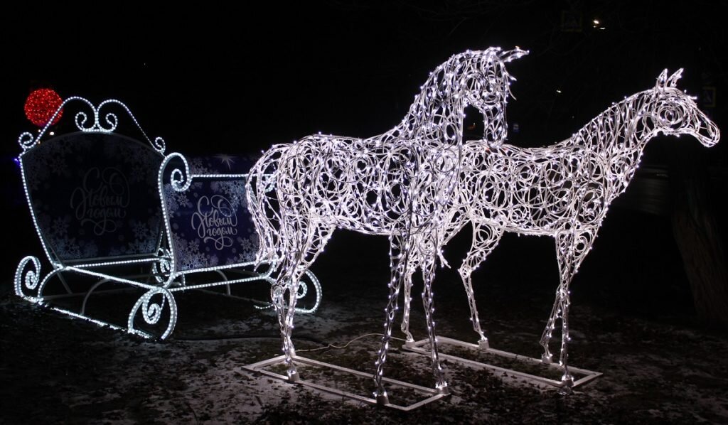      За пару часов до курантов: новогодний Волжский глазами прохожих и журналистов
