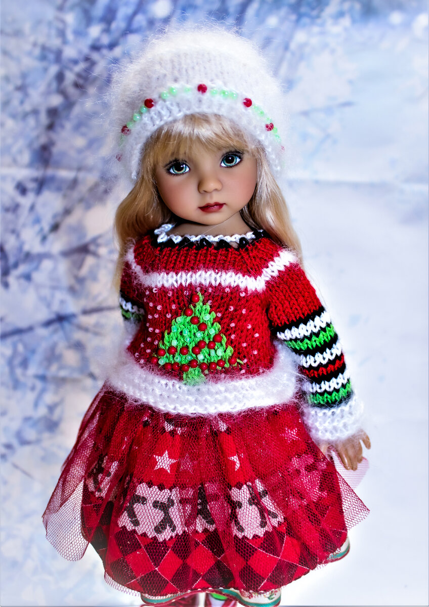 Кукла Little Darling в новогоднем костюме. Фото и работа автора.