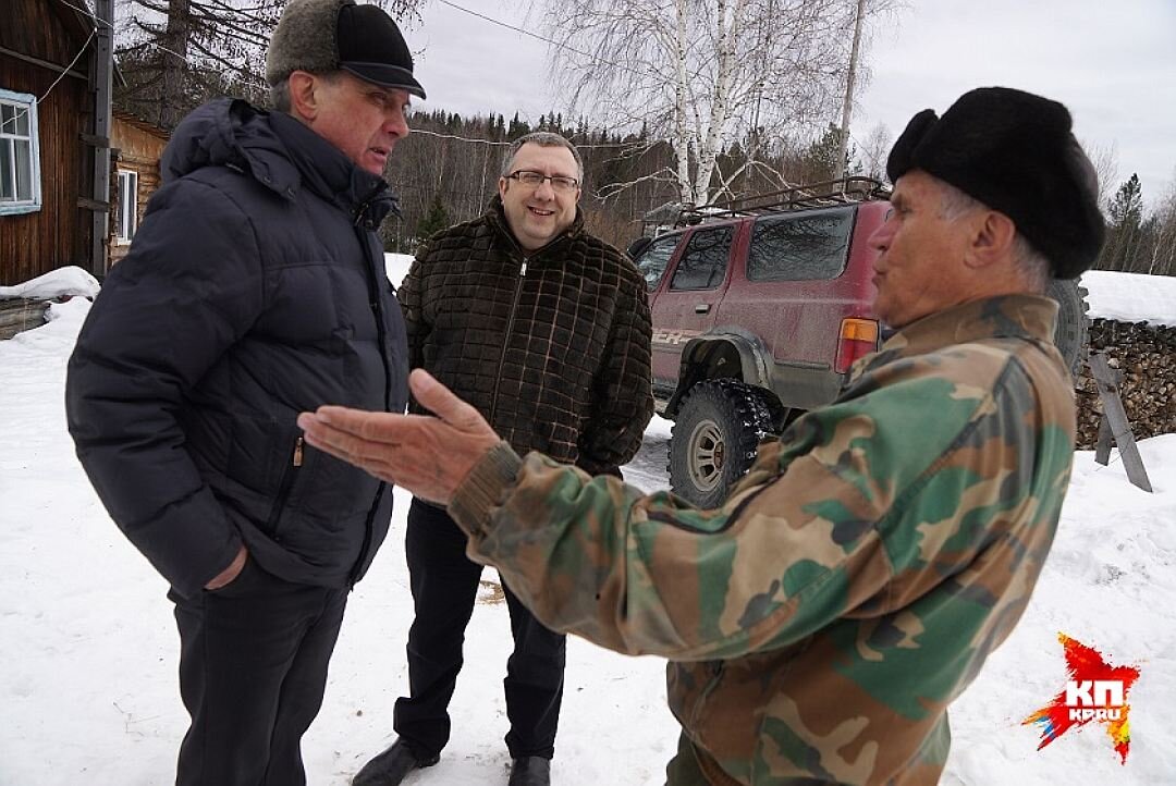 Мужики на заимке рассказывают анекдоты про невероятные приключения немца в России