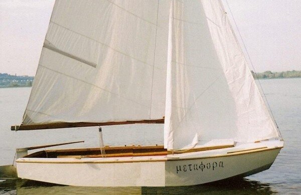  На фото - мини-яхта по проекту «Каравелла»