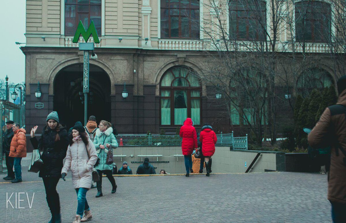 Выход из станции метро