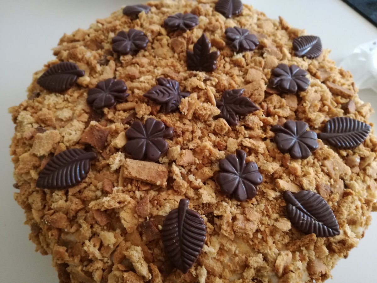 Торт медовик - это торт, который готовится быстро и практически всем нравится.