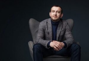 Известный  в России кинорежиссер и актер планирует собрать 20 миллионов долларов  на развитие киноиндустрии совместно со своими партнерами. Среди них –  бывший председатель банка «Русский стандарт» и один из владельцев  ICOBox.