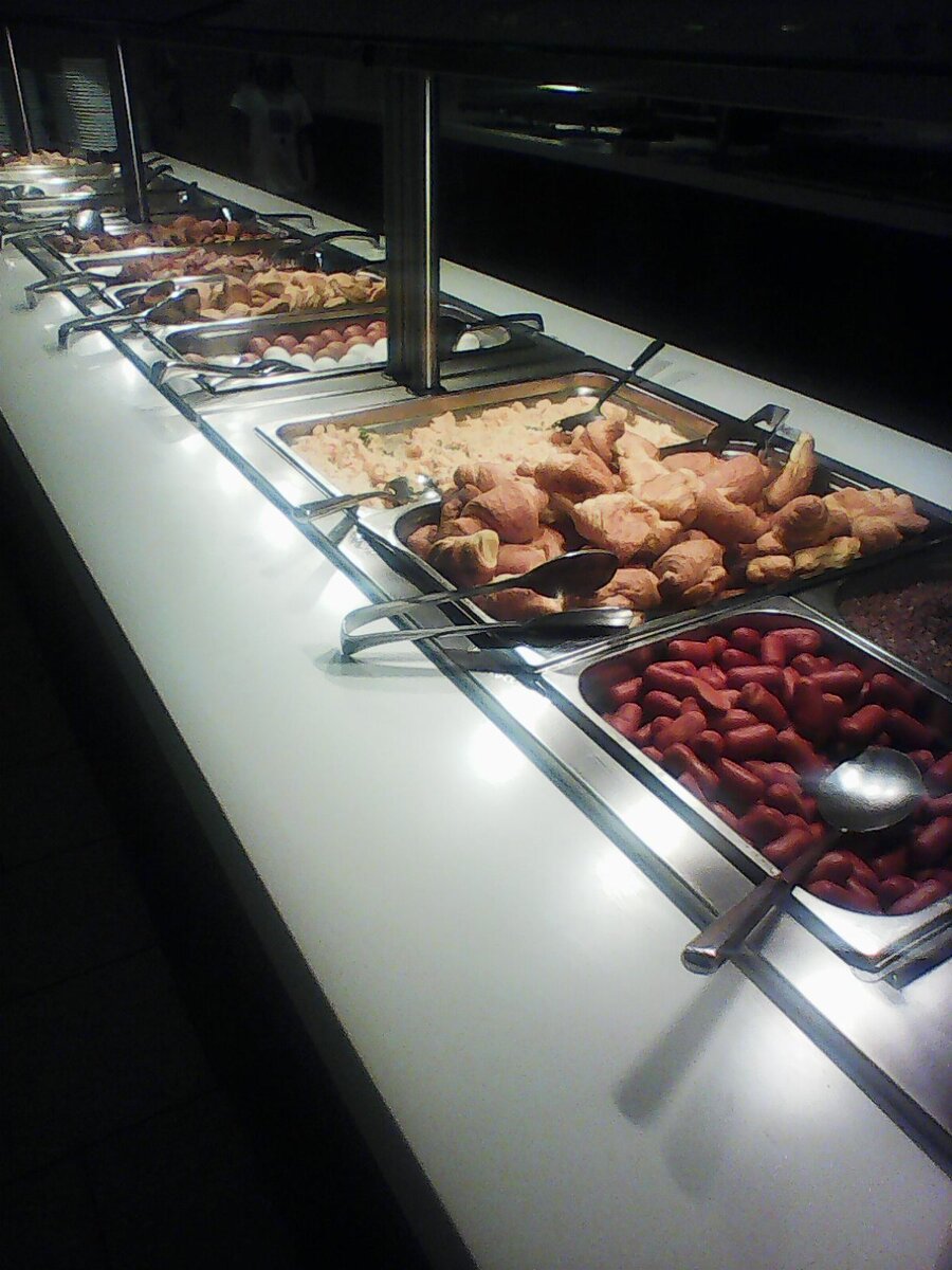 это часть шведского стола  на завтрак...