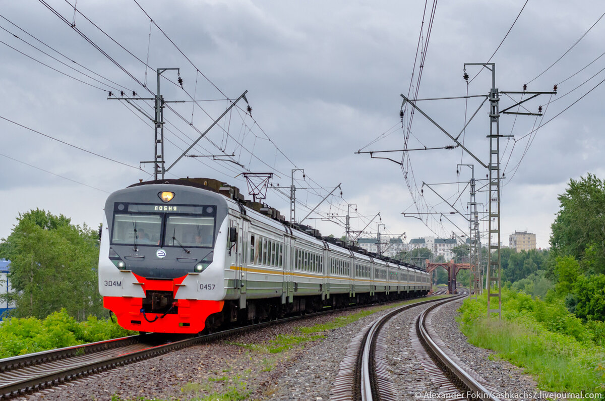 Электропоезд. Электропоезд эд4м сбоку. Типы электропоездов. Иволга электропоезд. Типы электропоездов.