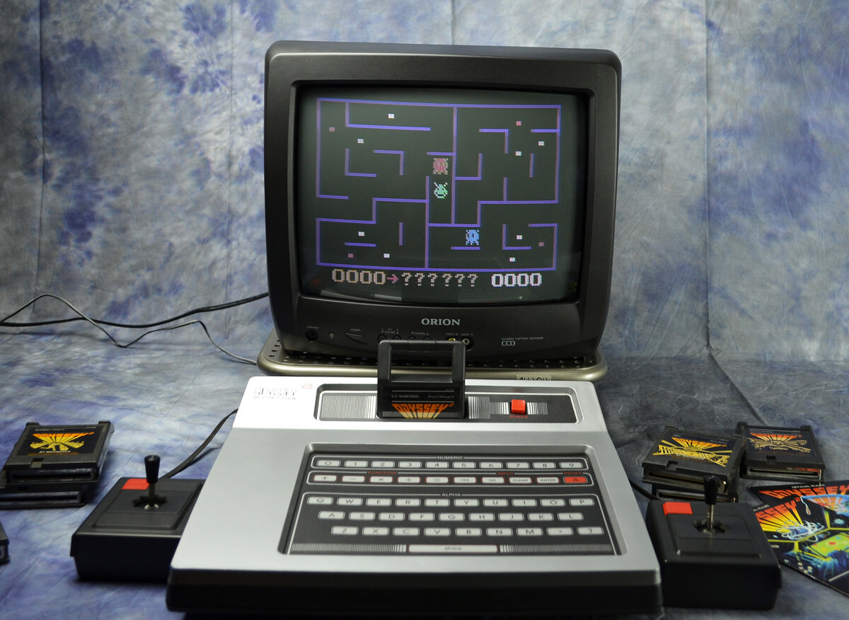  Magnavox Odyssey 2 вышедшая в 1977 имела уже больше двух игр