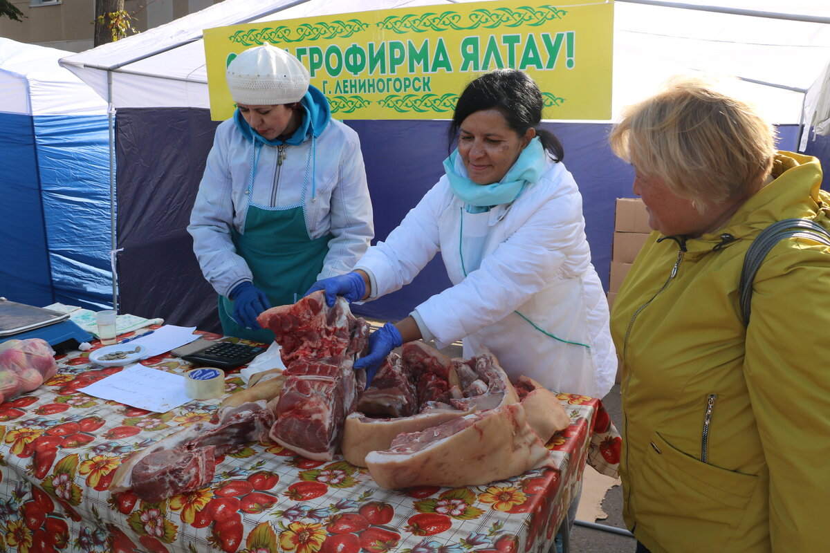 Свою продукцию предложили товаропроизводители Лениногорского района. Фото: Айсылу Габбасова.