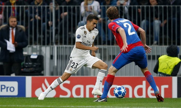 21-летний защитник Регилон дебютировал в основном составе "сливочных" в матче с "ЦСКА".