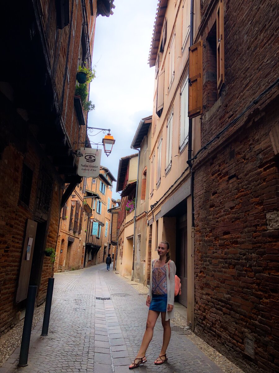 Улочки в Альби очень узкие, как и почти в любом средневековом городе